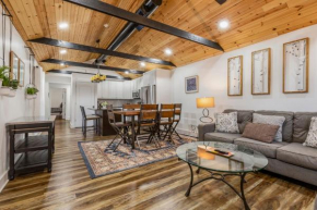 Cozy 3br downtown red door house